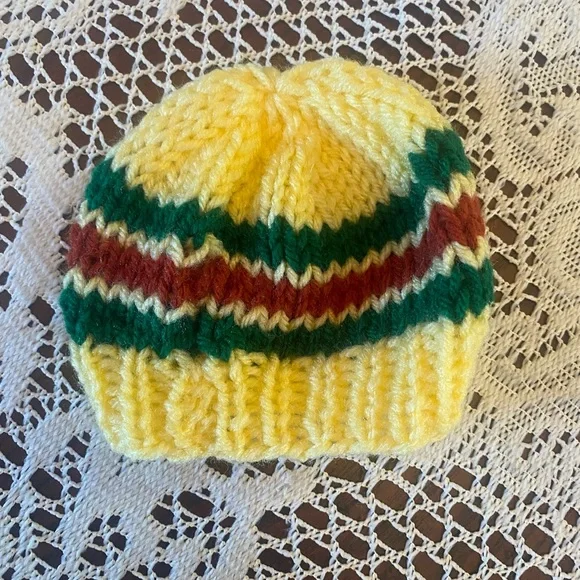 Hand-Knitted Leprechaun Set - Picture 4 of 6